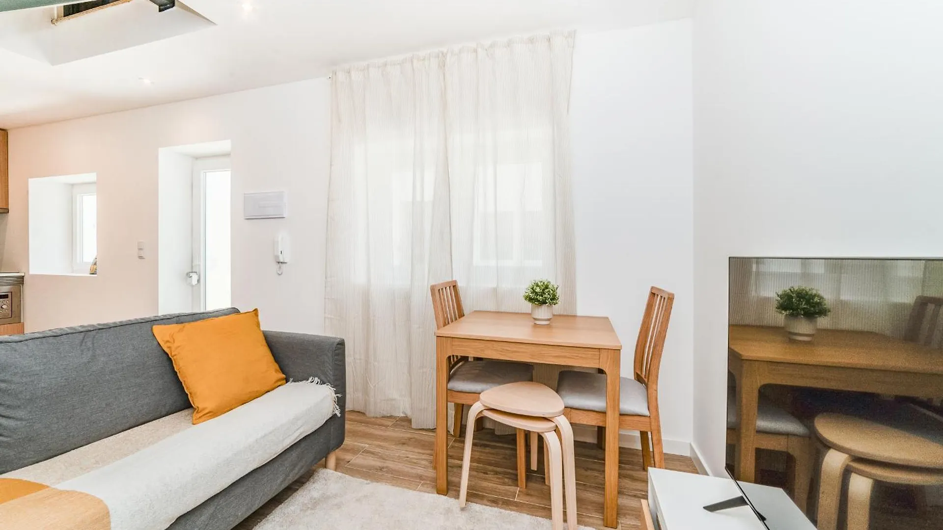 Campolide Duplex Apartments Лиссабон 0*,  Португалия