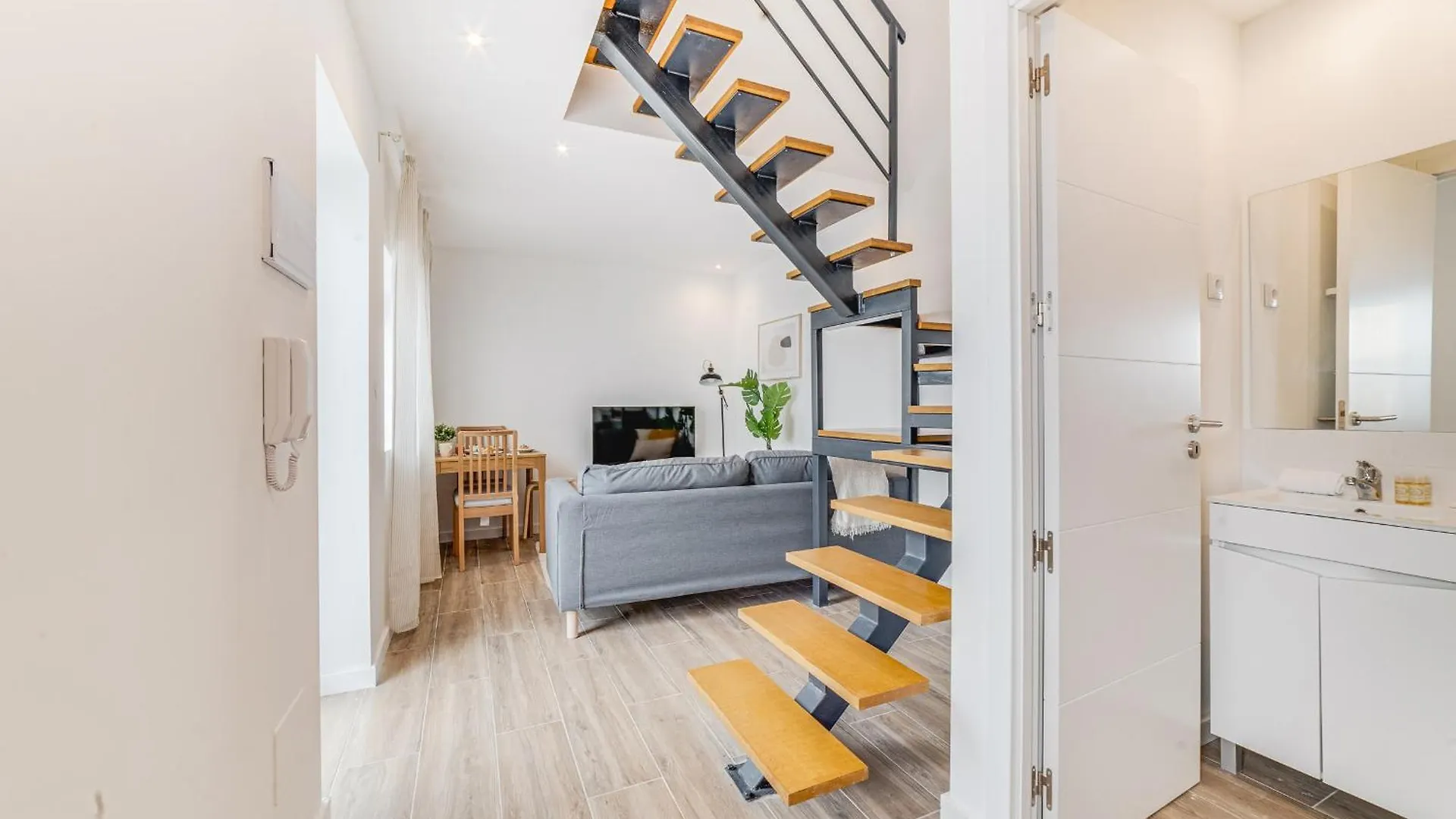 Campolide Duplex Apartments Лиссабон Португалия